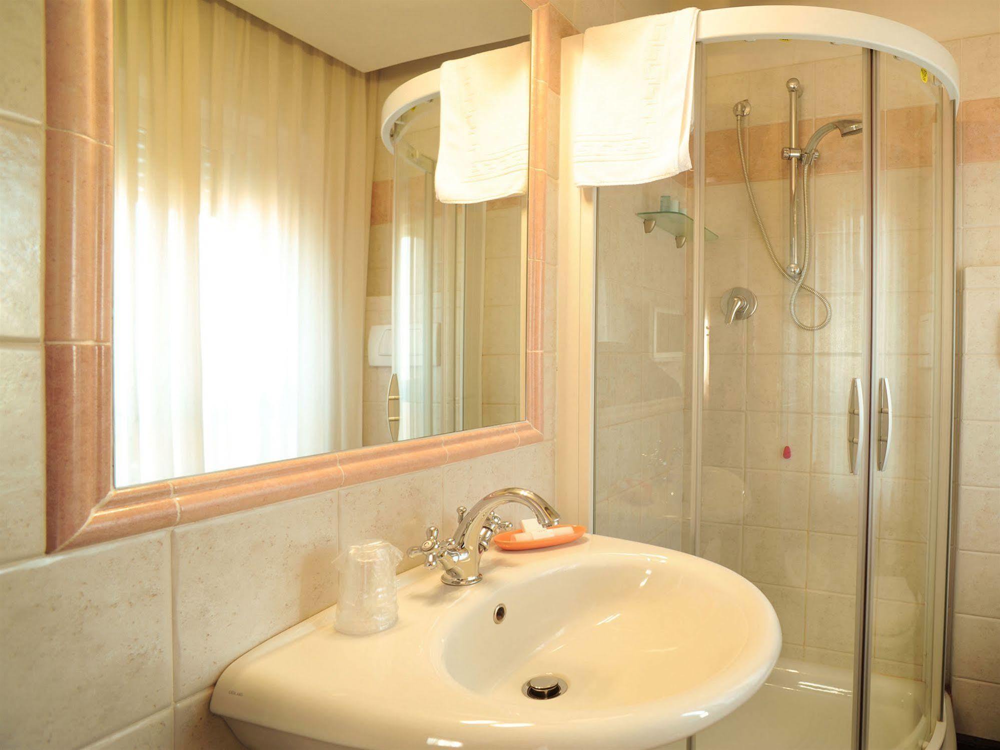 פרוג'ה Hotel Domo מראה חיצוני תמונה